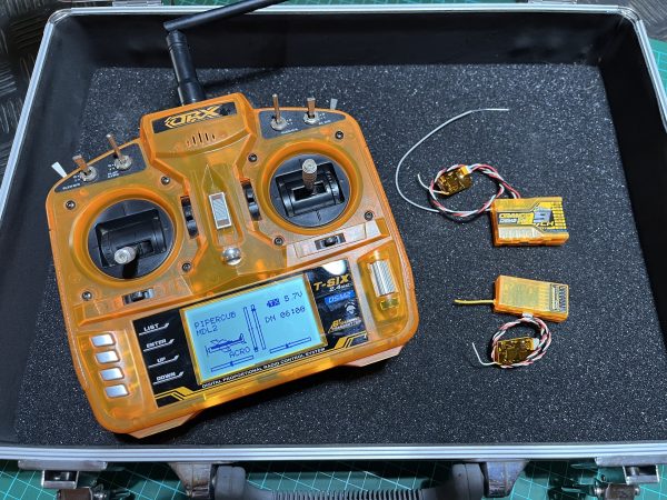 ORANGE 6CH T- SIX  2.4GHz Transmitter. DSM2 With 2 x Receivers. (Code R065)