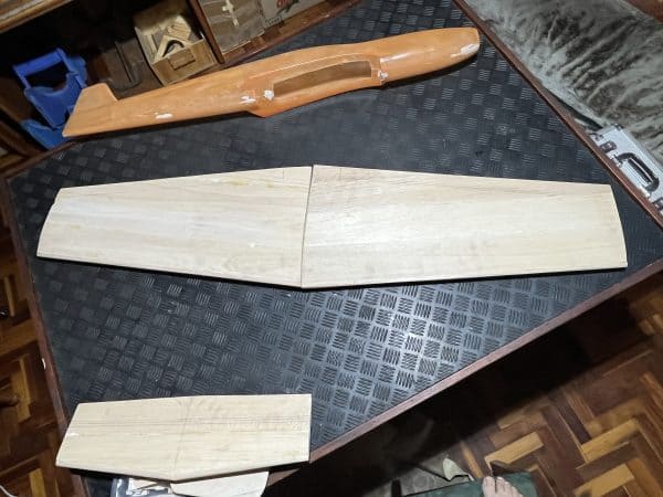 Short Kit. Composite Fuselage and foam core wings. Looks like a P51 Type racer. Unknown Kit. (Code 090) - Image 5