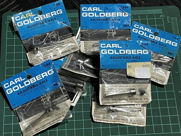 Carl Goldberg Adjustable axle. For 5/32" Struts. (Code 271) - Image 2