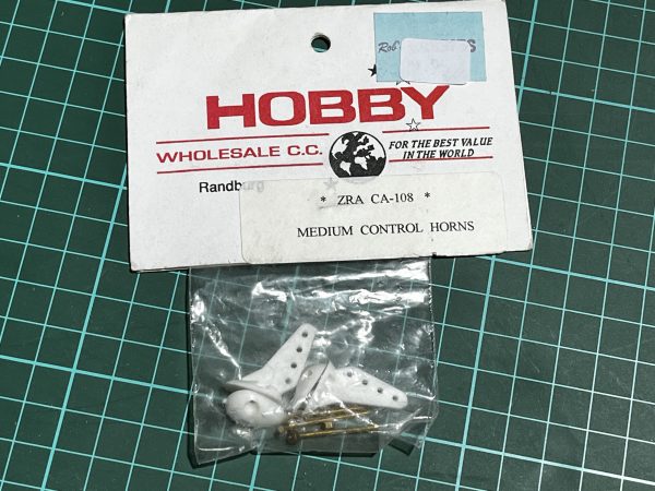 Control Horn Medium. (Code 326)