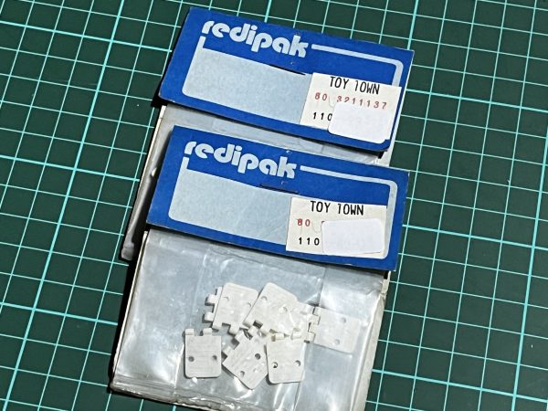 Hinges Small. (Code 336)