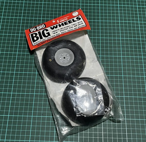 Du-Bro Big Wheels. Inflatable. 4". (Code347)