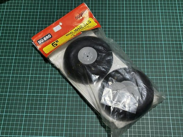 Du-Bro Big Wheels. 5" (Code 348)