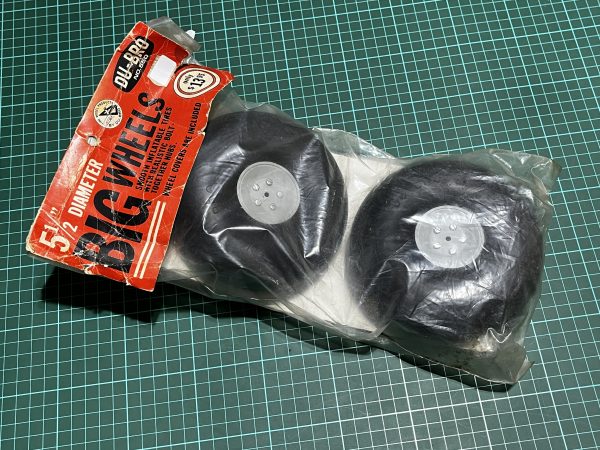 Du-Bro Big Wheels. 5 1/2" Inflatable. (Code 349)