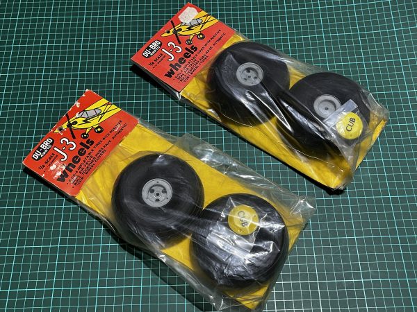 Du-Bro J3 Cub Wheels. 1/4 Scale. (4 1/4") (Code 346)
