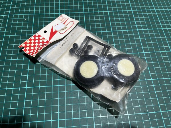 Kraft. Hidden Axle 2" Scale Wheels. Neoprene. (Code 256)