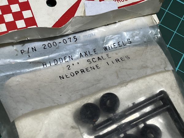 Kraft. Hidden Axle 2" Scale Wheels. Neoprene. (Code 256) - Image 2