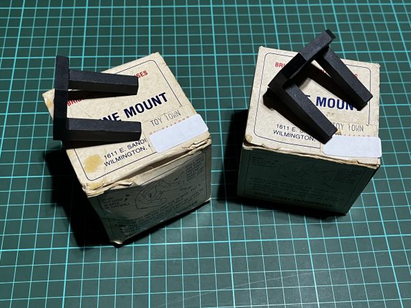 Small Nylon Engine Mounts For 15 Size Engines. (Code 371)