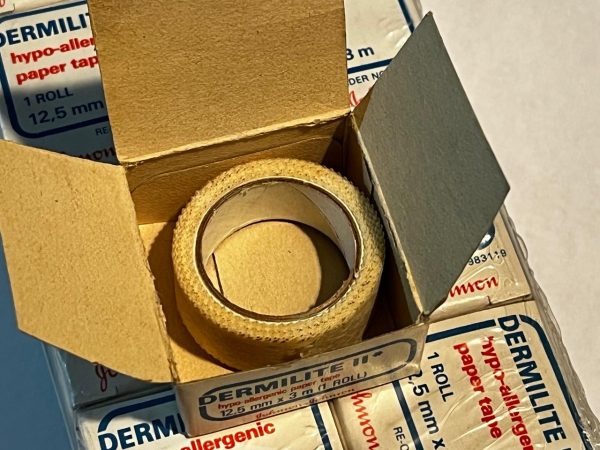 Pinked Edge Tape. Johnson& Johnson Dermilite Paper Tape. 12.5 mm Wide  x 3m Long  (Code 389) - Image 2